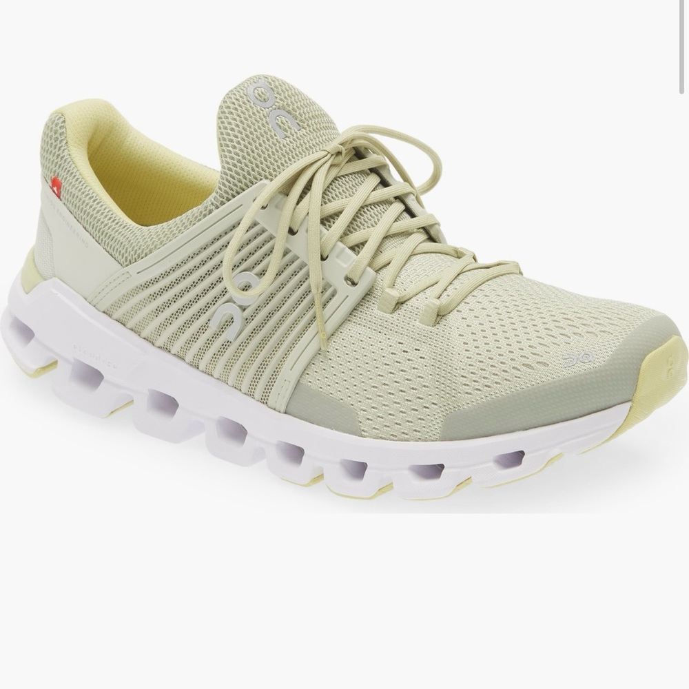 On Running Women's Cloudswift Sneakers